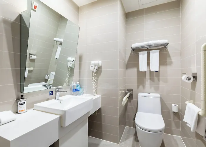 Holiday Inn Express Shenyang North Station By Ihg